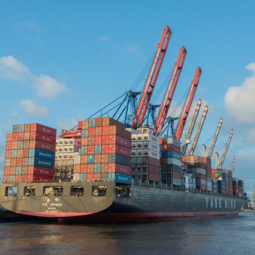 Odprawa celna importowa – co warto o niej wiedzieć?